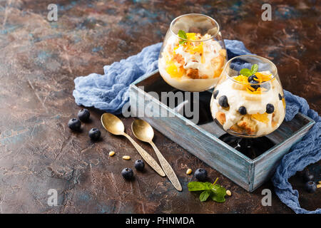 Dessert bagatelle en couches en bonne santé Banque D'Images