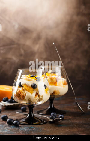 Dessert bagatelle en couches en bonne santé Banque D'Images
