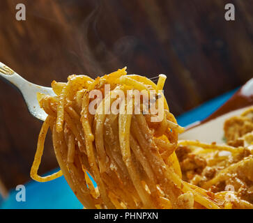 Fromage à la crème au four Cocotte Spaghetti Banque D'Images