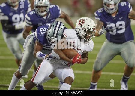 Manhattan, Kansas, États-Unis. 06Th Nov, 2018. Le Dakota du Sud les coyotes d'utiliser de nouveau Kai Henry # 2 effectue la balle pendant la NCAA Football Match entre le coyote et le Dakota du Sud la Kansas State Wildcats à Bill Snyder Family Stadium à Manhattan, Kansas. Kendall Shaw/CSM/Alamy Live News Banque D'Images