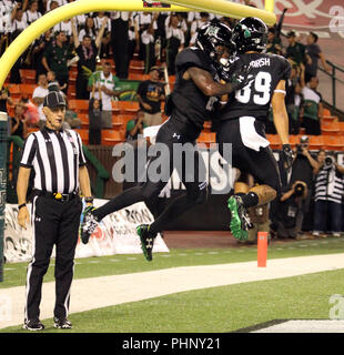 Honolulu, Hawaii, USA. 1 septembre 2018 - Hawaii Rainbow Warriors wide receiver Cedric # 6 Byrd et Hawaii Rainbow Warriors wide receiver Jason-Matthew Sharsh # 89 célébrer un touché lors d'un match entre l'Hawaii Rainbow Warriors et les aspirants de marine à l'Aloha Stadium d'Honolulu, HI - Michael Sullivan/CSM Crédit : Cal Sport Media/Alamy Live News Banque D'Images