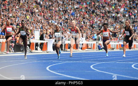 02.09.2018, Berlin : athlétisme : Meeting ISTAF, Stade International (Festival) dans le stade olympique. Sarah Atcho (de gauche) de la Suisse, Daryll Neita de Grande-Bretagne, le Dezerea Bryant de l'USA, Gina Lückenkemper de Allemagne, ta Marie Josee Lou à partir de la Côte d'Ivoire, Michelle-Lee Ahye de Trinité-et-Tobago en action dans le 100 m cours de la femme. Photo : Soeren Stache/dpa Banque D'Images