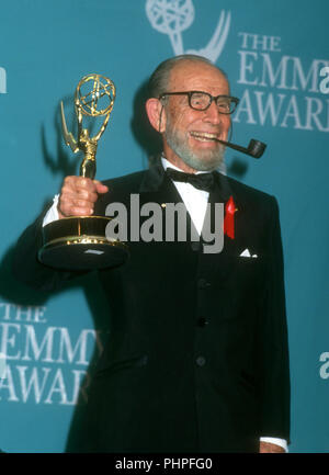 PASADENA, CA - le 30 août : l'acteur Hume Cronyn assiste à la 44th Annual Primetime Emmy Awards le 30 août 1992 à Pasadena Civic Auditorium à Pasadena, en Californie. Photo de Barry King/Alamy Stock Photo Banque D'Images