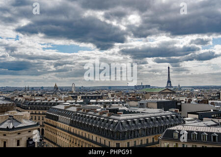 Vue panoramique de Paris avec la tour Eiffel Banque D'Images