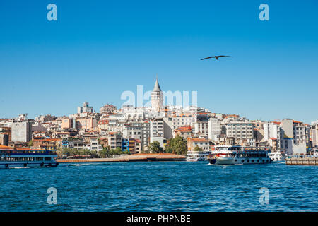 La belle vue de la tour de Galata sur la Corne d'or, Istanbul, Turquie Banque D'Images