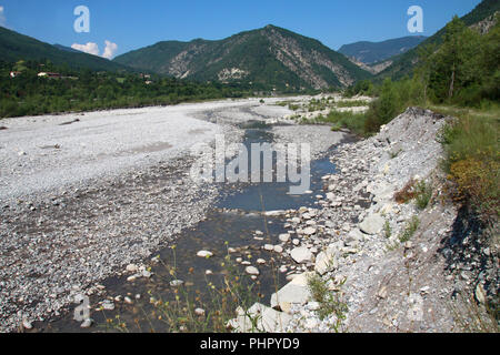 L'érosion sur les rives du Var, Alpes Maritimes, France Banque D'Images