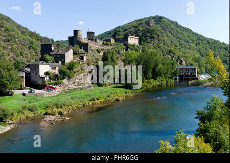 Le village médiéval de Brousse-le-Château, Aveyron, Occitanie, France, l'Europe à l'automne Banque D'Images