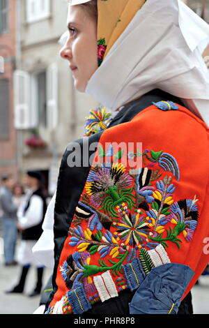 1 mai 2016 - 360° édition de Sant'Efisio/religieuse défilé folklorique à Cagliari. Détail d'une robe Banque D'Images