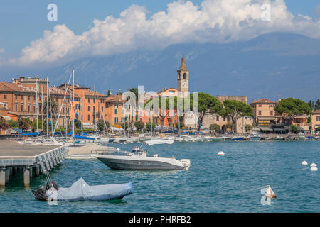 Châteauneuf-sur-Isère, Le Lac de Garde, Lombardie, Italie, Europe Banque D'Images