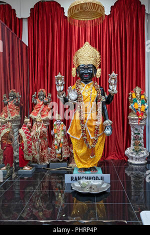Une statue de la déité Ranchhod - autre nom de Krishna - à l'autel à l'intérieur du Temple Geeta à Corona, Queens, New York City Banque D'Images