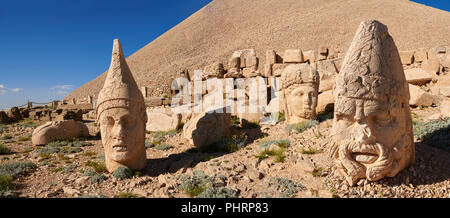 Tête de statue, de gauche, Antiochus, Commenge et Zeus, en face de la Tombe Royale 62 av du Roi Antiochos I, terrasse ouest, le Mont Nemrut Dagi Nemrud ou Banque D'Images