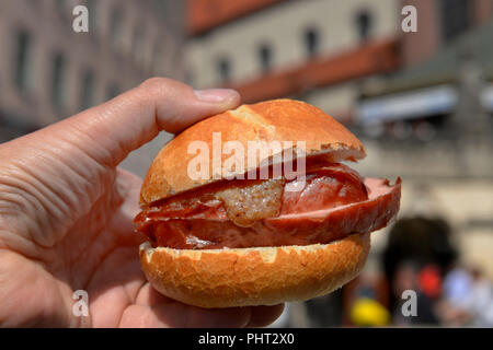 Leberkaes-Semmel Viktualienmakt,, Munich, Bayern, Deutschland Banque D'Images