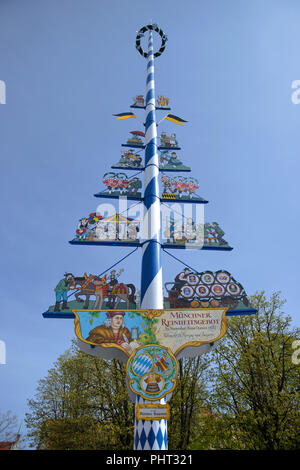 Maibaum, Viktualienmakt, Munich, Bayern, Deutschland Banque D'Images