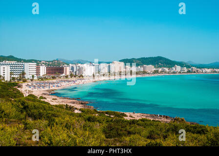 Plage de Cala Millor avec beaucoup de gens, Majorque Banque D'Images