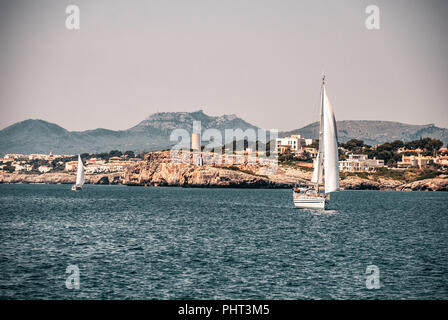 Deux navires à voile Porto Cristo avec en arrière-plan Banque D'Images