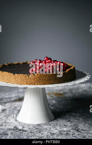 Tarte aux groseilles chocolat noisette Banque D'Images