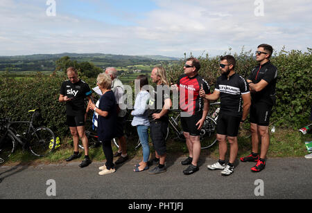 L'appui local à Geriant Thomas pendant la première étape de l'énergie l'Ovo Tour of Britain 2018 de Pembrey Country Park à Newport. Banque D'Images