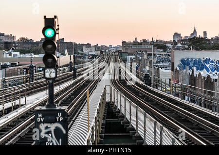 New York Overground railroad dans Queens Banque D'Images