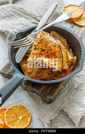 Crêpe Suzette à l'orange. Banque D'Images