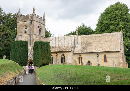 L'église paroissiale de St Pierre, la place, la région de l'abattage, Gloucestershire, Angleterre, Royaume-Uni Banque D'Images