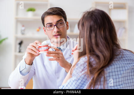 Visite patient médecin dentiste pour nomination préliminaire Banque D'Images