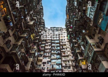 Bâtiment résidentiel surpeuplé à Hong Kong Banque D'Images