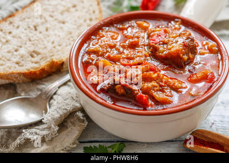 Goulash de boeuf. La cuisine hongroise. Banque D'Images