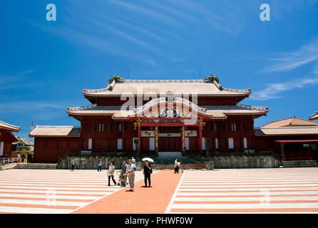 La photo montre l'intérieur de l'hall Seiden principal motif de Shuri-jo Château à Naha, Okinawa Prefecture, Japon, le 28 mai 2012. Seiden fonctionné comme le c Banque D'Images