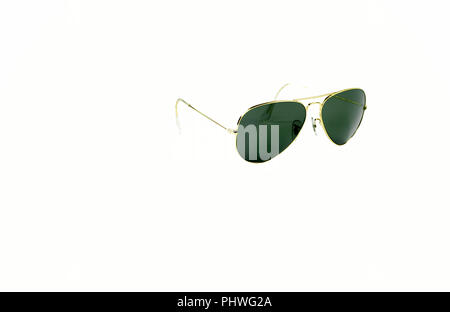 Lentille de couleur vert lunettes isolé Banque D'Images