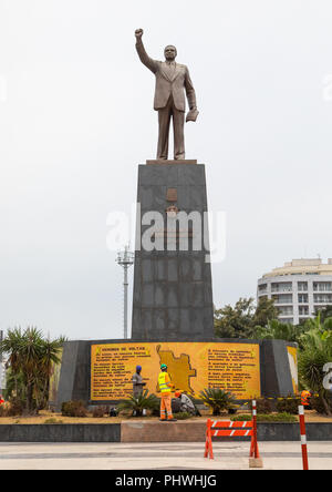 Statue de Antonio Agostinho Neto, le premier président de l'Angola, la Province de Luanda, Luanda, Angola Banque D'Images