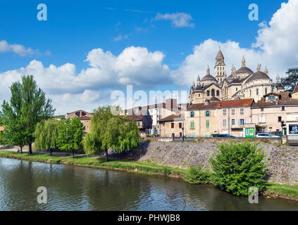 La vieille ville et de Périgueux cathédrale Saint-Front de Périgueux) du pont des Barris, Perigueux, Dordogne, France Banque D'Images