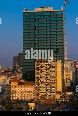 De nouveaux gratte-ciel sur la promenade marginale appelée avenida 4 de Fevereiro, la Province de Luanda, Luanda, Angola Banque D'Images