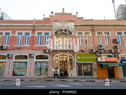 Ancien bâtiment colonial portugais, la Province de Luanda, Luanda, Angola Banque D'Images