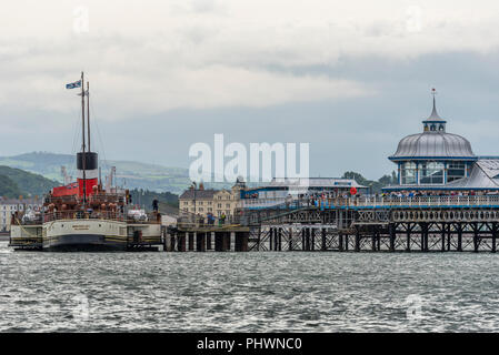 Llandudno North Wales. Bateau à vapeur de mer dernier mondes Le Waverley. Amarrés à la jetée victorienne. Banque D'Images