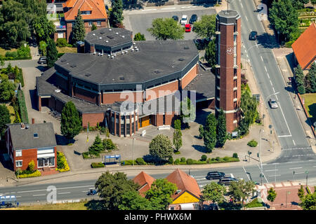 Le centre-ville avec l'église paroissiale catholique de Saint Jean Baptiste Beelen, Warendorf, district de Münster, Rhénanie du Nord-Westphalie, Allemagne, Beelen, DEU, l'UE Banque D'Images