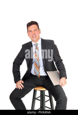Happy businessman sitting avec son ordinateur portable Banque D'Images