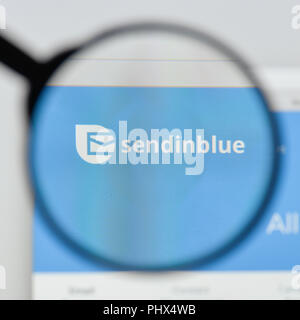 Milan, Italie - 20 août 2018 : SendinBlue accueil du site. Logo SendinBlue visible. Banque D'Images