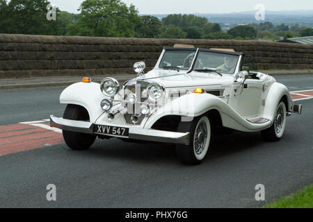 1934 Mercedes blanche à Golbey towers rallye de voitures vintage classique annuelle, UK Banque D'Images