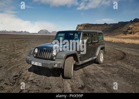 Jeep Wrangler sur terrain islandais Banque D'Images