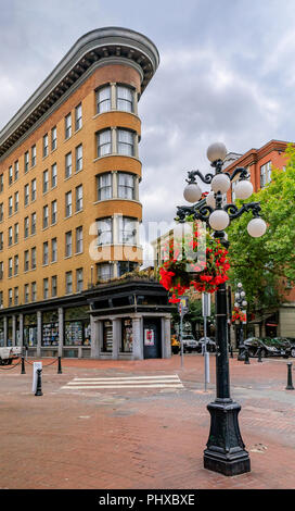 03 août, 2018 - Vancouver, Canada : Flatiron building de l'Hôtel Europe, immeuble patrimonial sur Powell Street à Gastown Banque D'Images