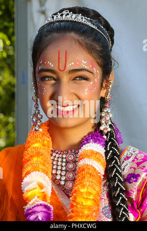 Temple de Watford. UK 2 Sept 2018 - Shivani habillé comme Radha au Janmashtami célébration au Temple de Watford. Janmashtami est une célébration de la naissance du Seigneur Krishna, avec des dizaines de milliers de personnes présentes pendant deux jours à Watford Temple, et est le plus important de ces cas à l'extérieur de l'Inde. Bhaktivedanta Manor communément connu sous le nom de Watford Temple a été donné à la mouvement Hare Krishna au début des années 1970 par l'ancien Beatle George Harrison. Credit : Dinendra Haria/Alamy Live News Banque D'Images