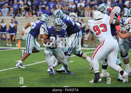 Manhattan, Kansas, États-Unis. 06Th Nov, 2018. Kansas State Wildcats running back Alex Barnes # 34 se lit la défense au cours de la NCAA Football Match entre le coyote et le Dakota du Sud la Kansas State Wildcats à Bill Snyder Family Stadium à Manhattan, Kansas. Kendall Shaw/CSM/Alamy Live News Banque D'Images