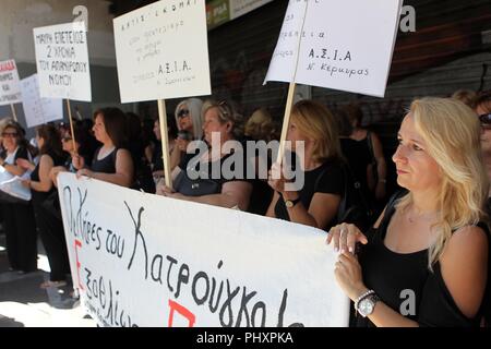 Athènes, Grèce. Sep, 2018 3. Agaimst veuves protester contre la décision du gouvernement de réduire leur widowhead les pensions. (Crédit Image : © VafeiadakisZUMA Aristidis Wire) Banque D'Images