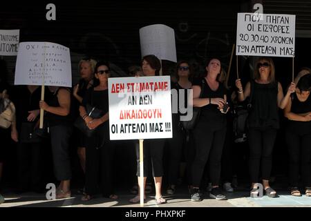 Athènes, Grèce. Sep, 2018 3. Agaimst veuves protester contre la décision du gouvernement de réduire leur widowhead les pensions. (Crédit Image : © VafeiadakisZUMA Aristidis Wire) Banque D'Images