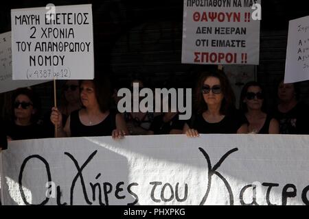 Athènes, Grèce. Sep, 2018 3. Agaimst veuves protester contre la décision du gouvernement de réduire leur widowhead les pensions. (Crédit Image : © VafeiadakisZUMA Aristidis Wire) Banque D'Images