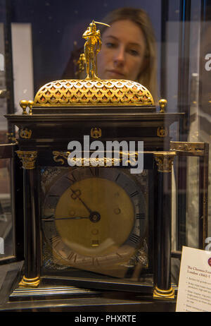 Bonhams, New Bond Street, London, UK. 3 Septembre, 2018. Une exposition remarquable de Early English horloges ouvre à 101 New Bond Street. Deux collectionneurs horloge étape ont collaboré à cette exposition, la majorité des œuvres exposées ont été rarement vu dans l'oeil public. L'exposition présente également des prêts de tiers, y compris les contributions du Musée des sciences, la société et les horlogers' Collection de la 5ème Lord Harris de Belmont House, entre autres. Credit : Malcolm Park editorial/Alamy Live News Banque D'Images