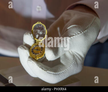 Bonhams, New Bond Street, London, UK. 3 Septembre, 2018. Une exposition remarquable de Early English horloges ouvre à 101 New Bond Street. Deux collectionneurs horloge étape ont collaboré à cette exposition, la majorité des œuvres exposées ont été rarement vu dans l'oeil public. L'exposition présente également des prêts de tiers, y compris les contributions du Musée des sciences, la société et les horlogers' Collection de la 5ème Lord Harris de Belmont House, entre autres. Photo : Edward East, London, c1635-40 montre. Credit : Malcolm Park editorial/Alamy Live News Banque D'Images