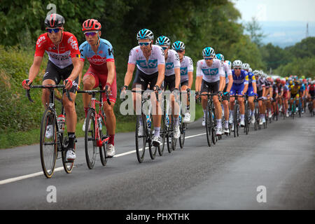 South Molton, UK. 3e Septemner 2018. Ian Stannard conduit l'équipe Sky à la tête du peloton en haut de la colline de Tiverton glisser sur la route de South Molton Devon dans l'étape du Tour de Grande-Bretagne 2018 Hughes-Jones Crédit : Martin/Alamy Live News Banque D'Images