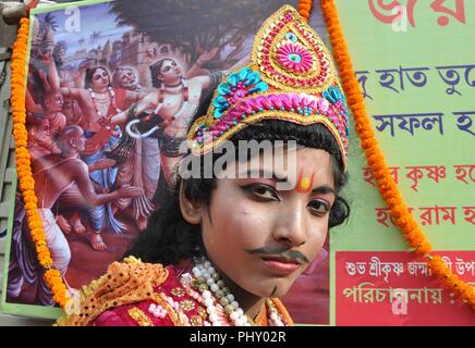 Kolkata, Inde. 09Th Nov, 2018. Les enfants indiens habillés comme le dieu hindou Krishna Seigneur de participer à un rassemblement à l'occasion du Seigneur Krishna Janmashtami festival. Credit : Saikat Paul/Pacific Press/Alamy Live News Banque D'Images