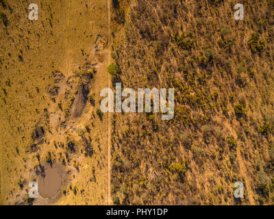 La frontière du parc national de Hwange est vu de l'air. Banque D'Images